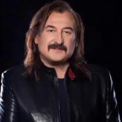 &Uuml;nl&uuml; şarkıcı 66 yaşında hayatını kaybetti