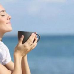 Kahveyi g&uuml;neş altında i&ccedil;in kanseri &ouml;nleyin!