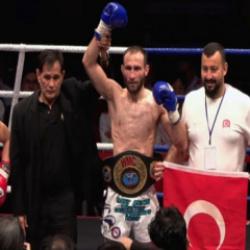 Altın Kemer T&uuml;rkiye'nin! Şampiyon d&ouml;v&uuml;ş&ccedil;&uuml; &Ccedil;inli rakibini devirdi