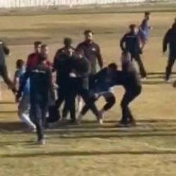 Amat&ouml;r ligde iki takım arasında kavga: 4 futbolcu, 1 antren&ouml;r yaralandı