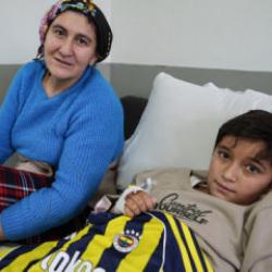 Ameliyattan uyanan annenin ilk s&ouml;zleri doktorları bile ağlattı