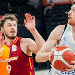 Anadolu Efes potada Galatasaray'ı mağlup etti