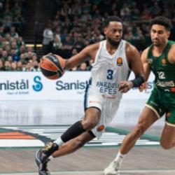 Anadolu Efes'ten muhteşem galibiyet! Deplasmanda 23 sayı fark attı