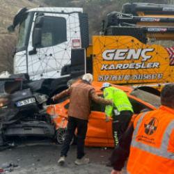 Ankara'da vin&ccedil;, 13 araca &ccedil;arptı; yaralılar var!