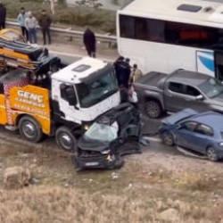 Ankara'da vin&ccedil;, 13 araca &ccedil;arptı; 5 yaralı