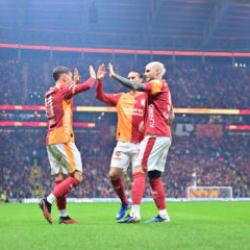 Aslan hata yapmadı! Zirve sarı-kırmızı