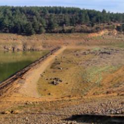 Barajda su seviyesi &ouml;l&uuml; hacme d&uuml;şt&uuml;, il&ccedil;eye su alımı durduruldu!
