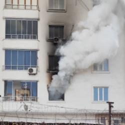 Batman'da apartman dairesinde &ccedil;ıkan yangın s&ouml;nd&uuml;r&uuml;ld&uuml;