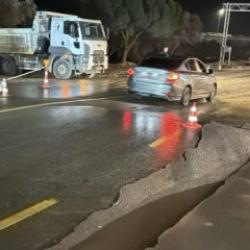 İhmal Bodrum'u vurdu! Yol &ccedil;&ouml;kt&uuml;, tonlarca su boşa aktı