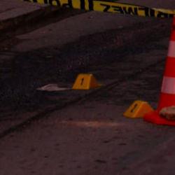 Feci olay! Gen&ccedil; kadın cam silerken dengesini kaybedip yere &ccedil;akıldı