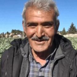 &Ccedil;amurlu ayakkabısını &ccedil;ıkarıp, &ccedil;orapla markette alışveriş yaptı