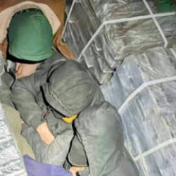 Demir y&uuml;kl&uuml; TIR&rsquo;da 37 ka&ccedil;ak g&ouml;&ccedil;men yakalandı