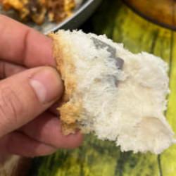  Ekmeğin i&ccedil;inden &ccedil;ıkanı g&ouml;r&uuml;nce şoke oldu