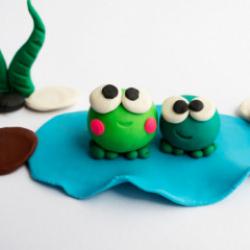 Evde G&uuml;venli Eğlence: &Ccedil;ocuklar İ&ccedil;in Doğal Oyun Hamuru