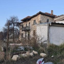 Evin bah&ccedil;esindeki k&ouml;pek &ccedil;ocuklara saldırdı: 14 yaşındaki &ccedil;ocuk ağır yaralı