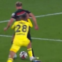 Fenerbah&ccedil;e ma&ccedil;ında kırmızı kart tartışmaları! Beşiktaş'a &ccedil;ıkan kart akıllara geldi