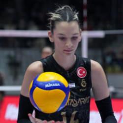 Galatasaray'ın pas&ouml;r &ccedil;aprazı Alexia Carutasu sakatlandı