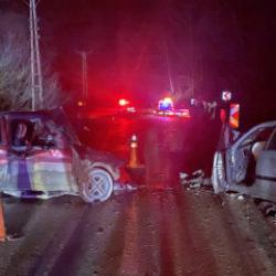 İki otomobil &ccedil;arpıştı: 1 &ouml;l&uuml;, 5 yaralı