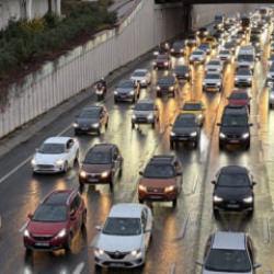 İstanbul haftaya trafik &ccedil;ilesiyle başladı: Yoğunluk y&uuml;zde 87'yi buldu