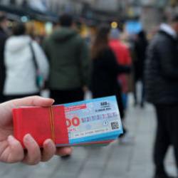 İstanbul Valiliği'nden milli piyango genelgesi: Cami avlusu ve girişlerinde satışı yasak