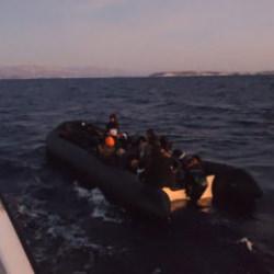 İzmir'de onlarca d&uuml;zensiz g&ouml;&ccedil;men yakalandı