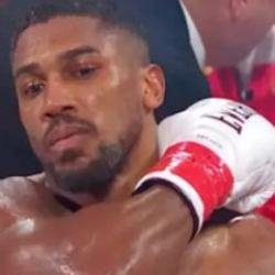 Jake Paul'u yere seren Anthony joshua'dan ma&ccedil;ın &ouml;n&uuml;ne ge&ccedil;en hareket