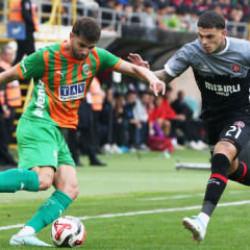 Karag&uuml;mr&uuml;k Oba'dan 'boş' d&ouml;nd&uuml;: 3 puan Alanya'nın