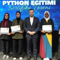 Lise &ouml;ğrencileri Python Sertifikası aldı