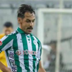 Fenerbah&ccedil;e ma&ccedil;ının ardından Konyasporlu yıldızı kahreden haber! Babası kalp krizi ge&ccedil;irdi