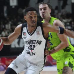 Namağlup lider Beşiktaş! 1 sayı farkla rekor g&uuml;ncelledi