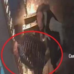 Nefes borusuna şeker ka&ccedil;an &ccedil;ocuğa esnaf yetişti! İşte o anlar kamerada