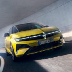 Opel yeni Astra modeli g&ouml;r&uuml;c&uuml;ye &ccedil;ıktı