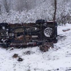 Ordu'da kamyonet karla kaplı yolda şarampole yuvarlandı: 6 yaralı