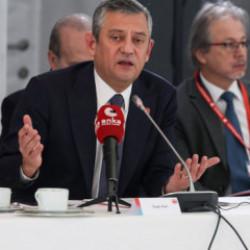 &Ouml;zel'e Br&uuml;ksel'de şok! Hayranlık duyduğu isim 5 dakika bile ayırmayınca tepki g&ouml;sterdi...