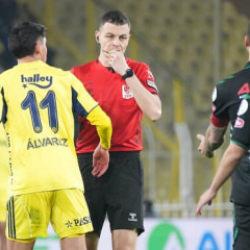 Penaltı mı değil mi? Trio'dan Fenerbah&ccedil;e ma&ccedil;ının hakemine tepki