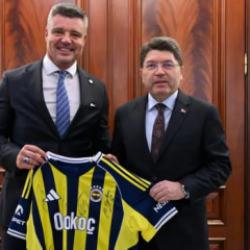 F.Bah&ccedil;e'den Adalet Bakanı Yılmaz Tun&ccedil;'a hediye edilen forma i&ccedil;in 'Mert Hakan' a&ccedil;ıklaması