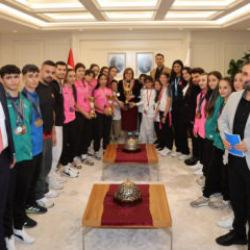 Spor şehri Gaziantep'in şampiyonlarından Başkan Şahin'e ziyaret