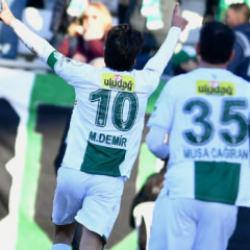 S&uuml;per Lig'in efsanesi 2. Lig'de liderliği aldı