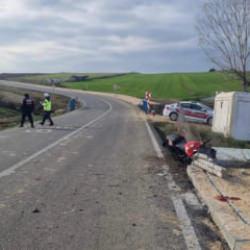 Tekirdağ'da motosiklet, yol kenarındaki tel &ccedil;ite &ccedil;arptı; 1 &ouml;l&uuml;, 1 yaralı