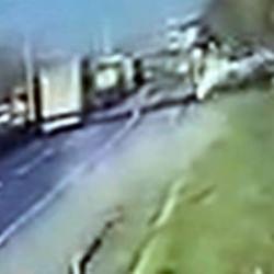 Tekirdağ&rsquo;da otomobil, yol kenarındaki beton par&ccedil;asına &ccedil;arptı: 5 yaralı