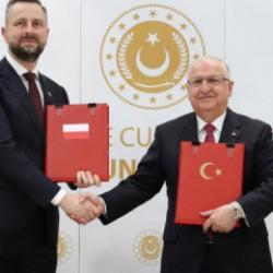 T&uuml;rkiye ve Polonya&rsquo;dan kritik savunma hamlesi! Anlaşma imzalandı