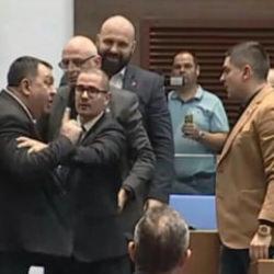 Bulgaristan meclisinde kavga! T&uuml;rk vekili hedef aldılar