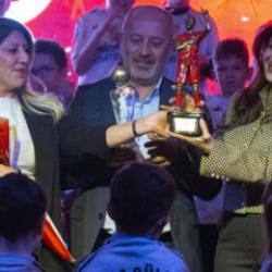 Arda G&uuml;ler'e yılın sporcusu &ouml;d&uuml;l&uuml; verildi