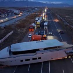 Yat karayolunu kapattı! S&uuml;r&uuml;c&uuml;ler şaşkına d&ouml;nd&uuml;