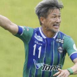 1982'den beri futbol oynuyor! 58 yaşındaki forvet yeni takımına imza attı