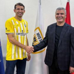 2. Lig ekibi 16 ma&ccedil;ta 10 gol atan forveti kaptı