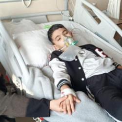 52 g&uuml;nd&uuml;r &ouml;ks&uuml;r&uuml;yor! &Ouml;ğretmeni yardım &ccedil;ağrısı yaptı