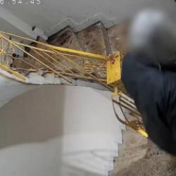 Yer: Esenler! Dairesinin &ouml;n&uuml;ne &ccedil;&ouml;p d&ouml;ken kişi akrabası &ccedil;ıktı