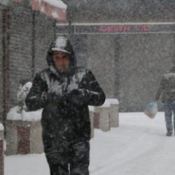 Van'da lapa lapa yağdı: 569 yerleşim yeri ulaşıma kapandı