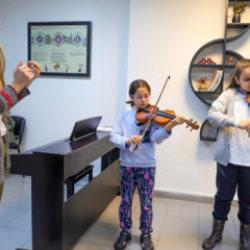 &Uuml;mraniye&rsquo;de m&uuml;zik hi&ccedil; susmuyor: Akademide 784 &ouml;ğrenci eğitim alıyor